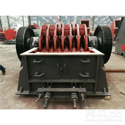 液壓開箱破碎機(jī) 內(nèi)蒙古烏海禾輝機(jī)械的便捷操作與移動(dòng)式優(yōu)勢(shì)